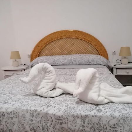 Habitacion Matrimonial En Un Bajo Bano Compartido Areas Compartidas Abades  외부 사진
