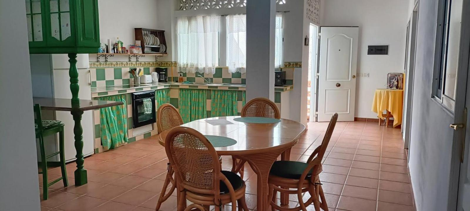 Habitacion Matrimonial En Un Bajo Bano Compartido Areas Compartidas Abades  외부 사진