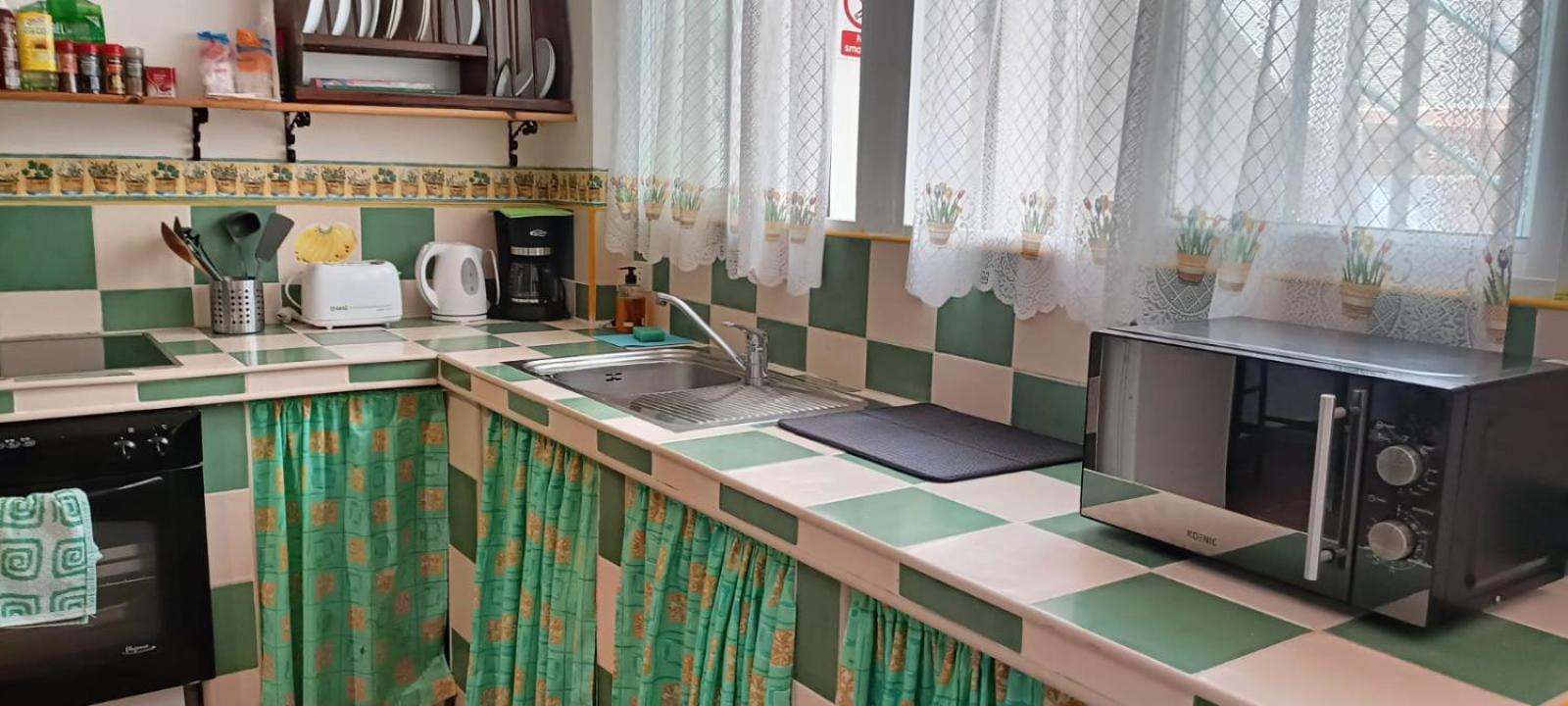 Habitacion Matrimonial En Un Bajo Bano Compartido Areas Compartidas Abades  외부 사진